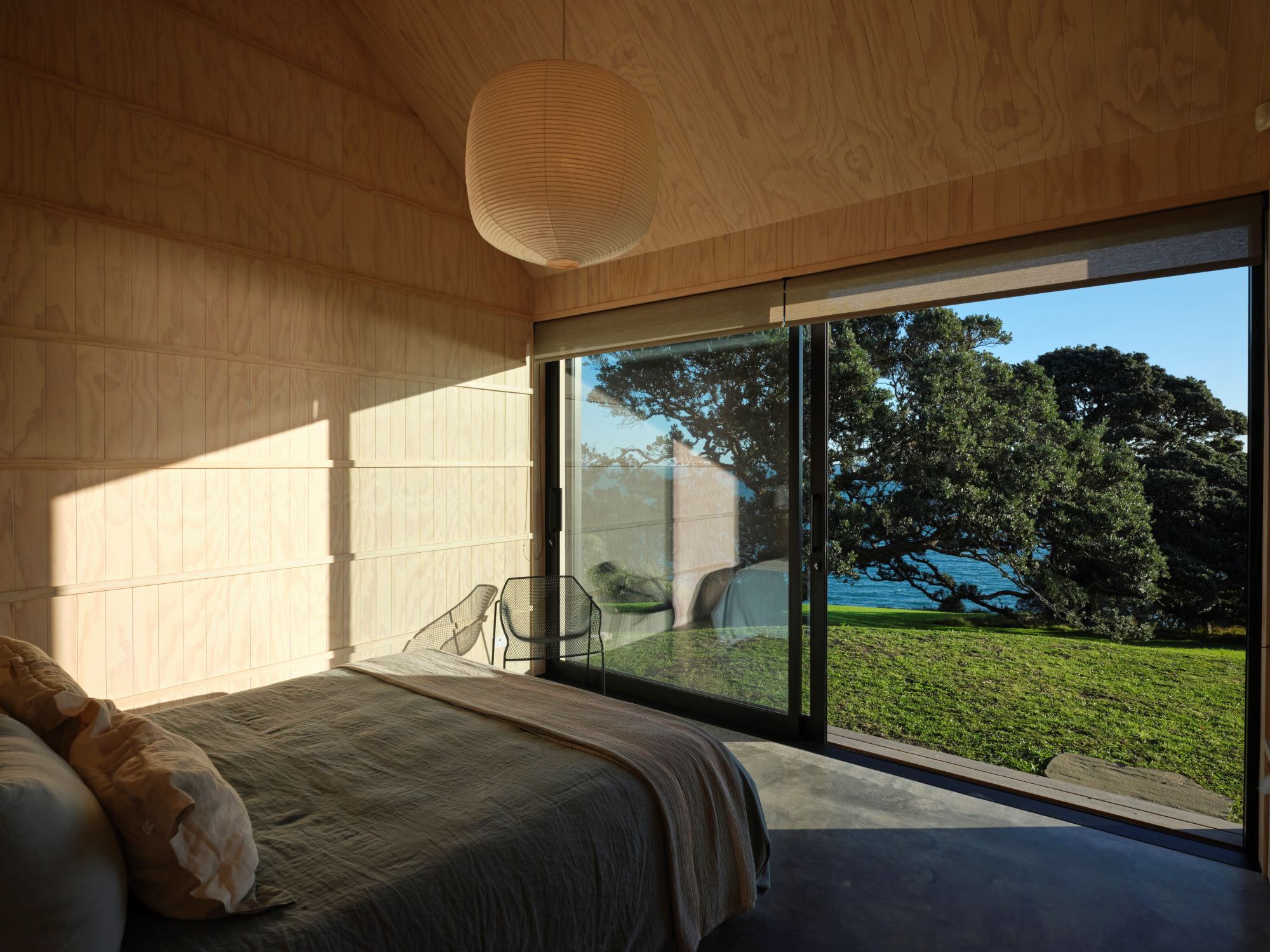 stevens-lawson-architects_mawhiti_bedroom-views_photo-mark-smith.jpg